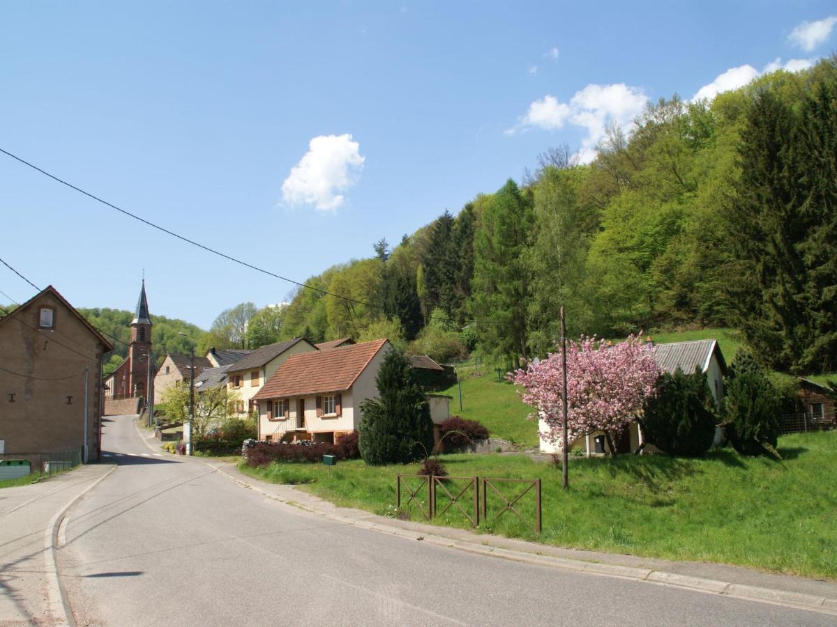 Cosy Holiday Home With Garden In Walscheid Exteriör bild