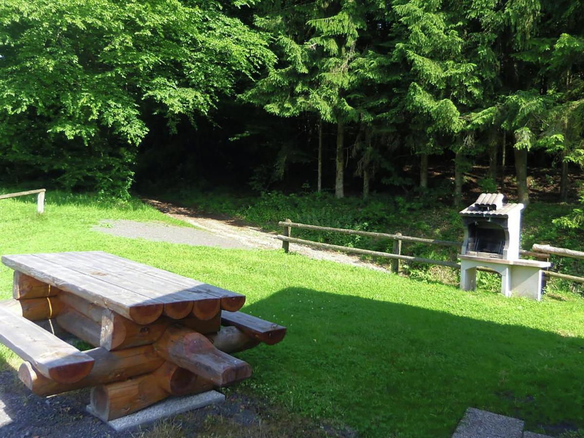 Cosy Holiday Home With Garden In Walscheid Exteriör bild